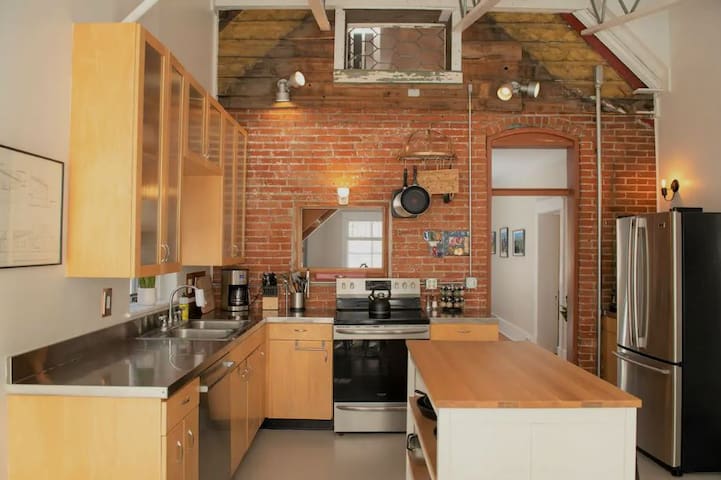 Bozeman Experience-Walk downtown