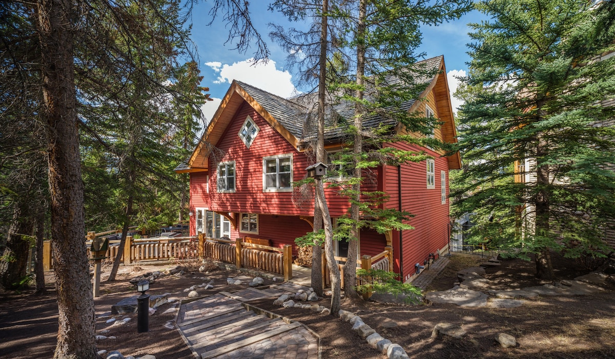 Luxury Banff Home - Hot Tub