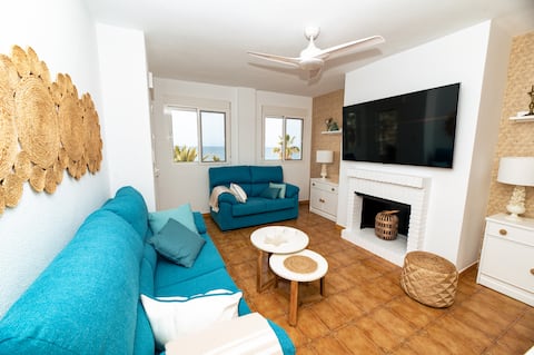 Propiedad de Airbnb exitosa: "VILLA MAR", on the beachfront en Mazarrón