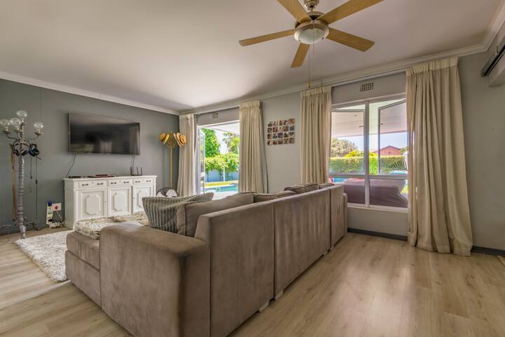 Melkbos Family Home, 3 mins from the beach. gallery image 3