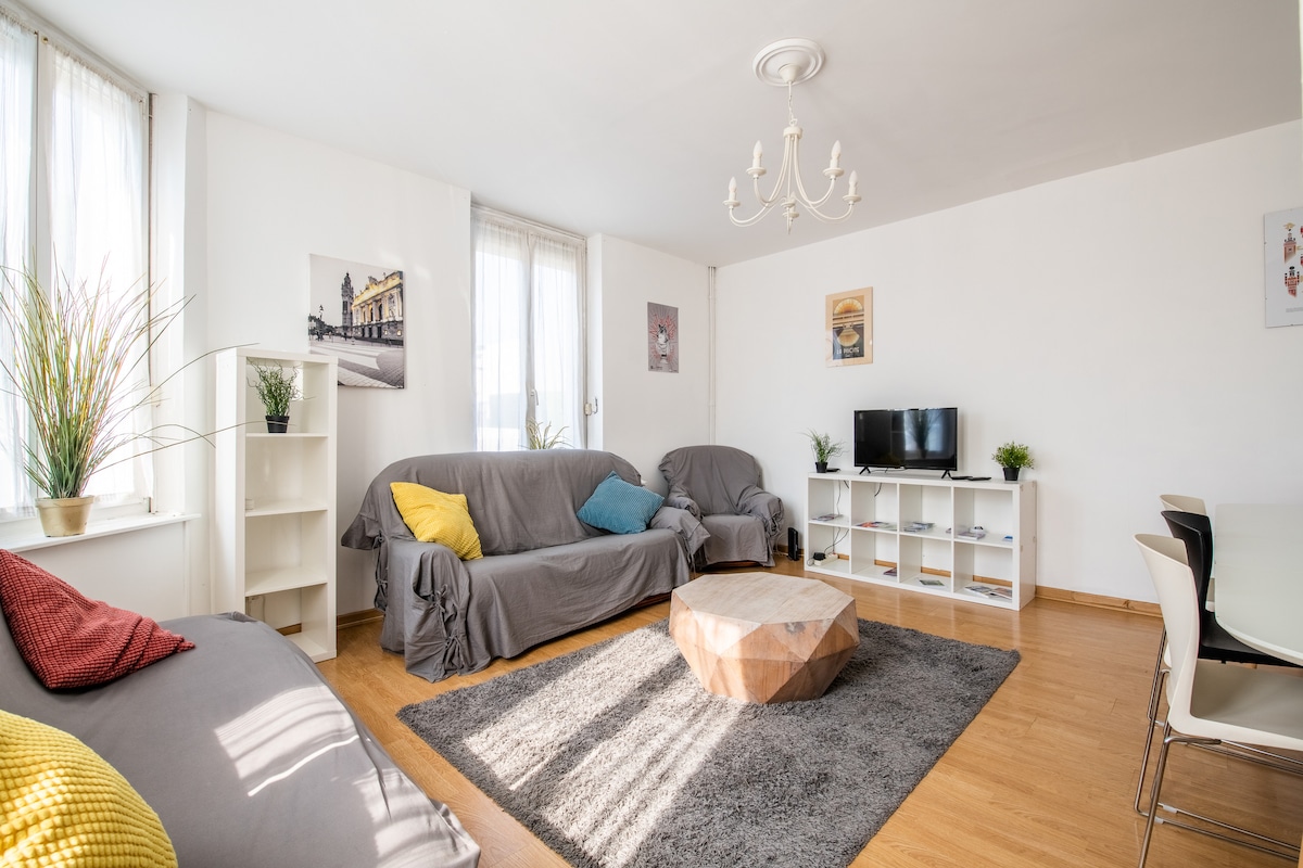 Top performing Airbnb: The Sunny Terraces of the Pannerie – Croix in Croix