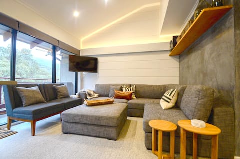 Super Central 4-Bedroom Apt
