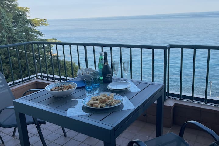 [Terrace Overlooking the Sea] & Private Parking