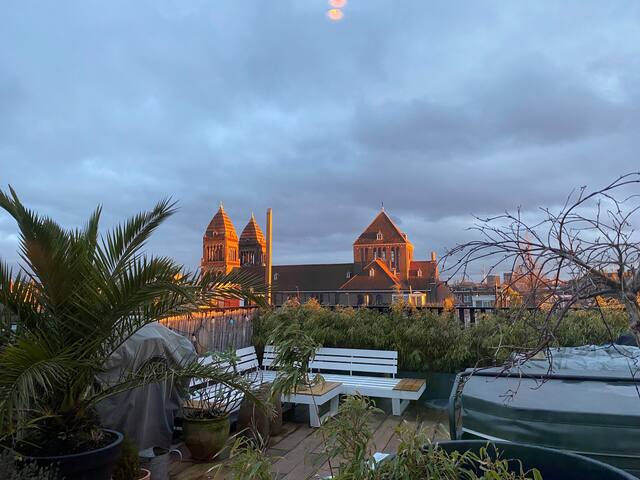 Luxury Private Residence with Rooftop Jacuzzi gallery image 2