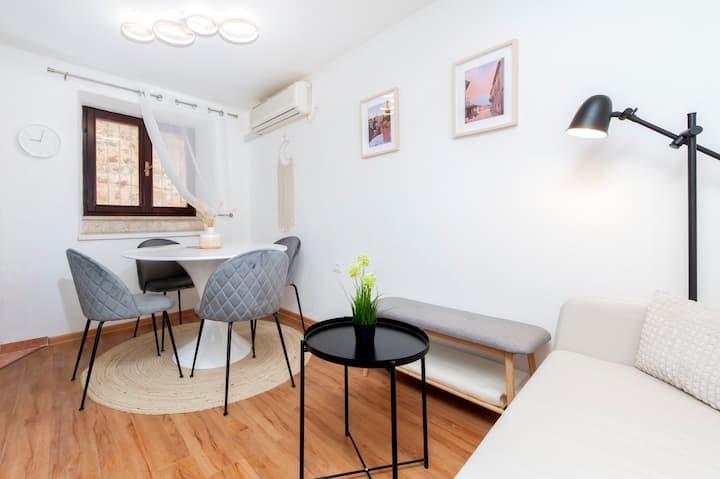 House Elizabeth-3 Bedroom Home In Rovinj Old Town - Rovinj