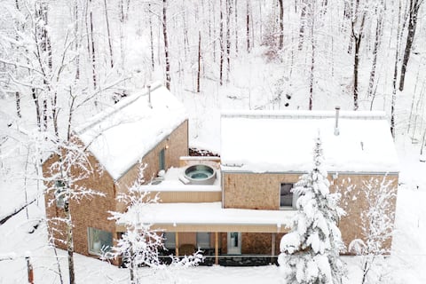 Les Frères Tino – Walking distance to Mont-Orford cottage