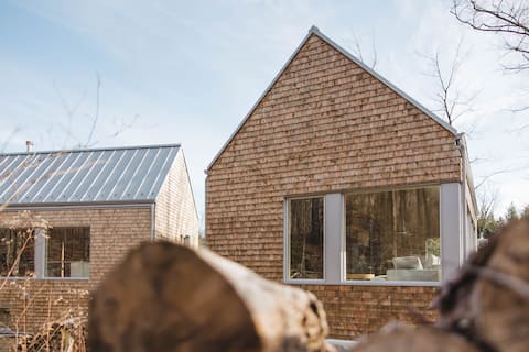 Les Frères Tino – Walking distance to Mont-Orford cottage