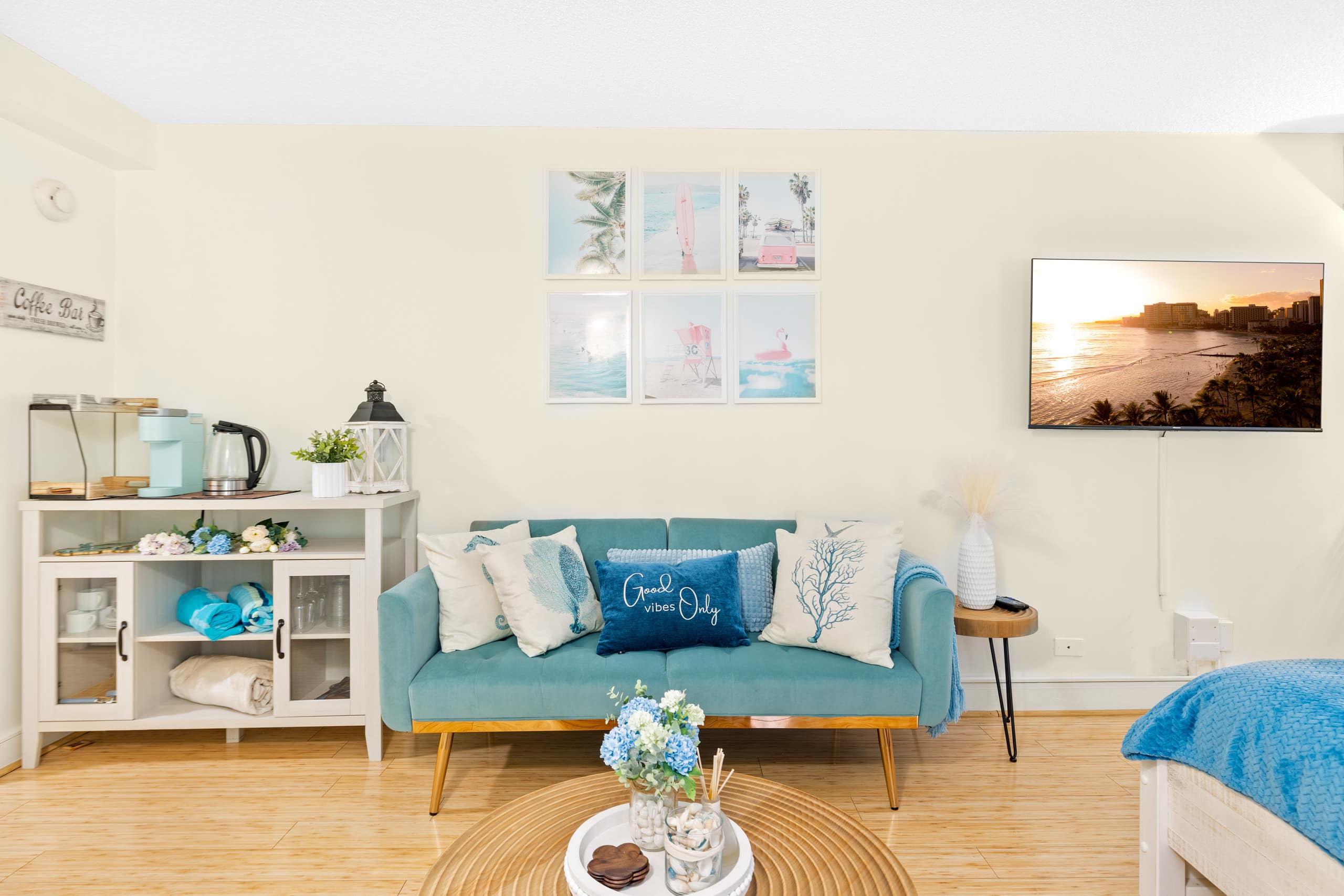 Aesthetic & Trendy Coastal King Bed Studio - Image 1
