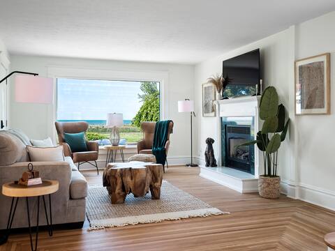 Waterfront sleeps 13 2-Kings/Crib/1st flr sleeper