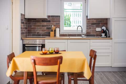 Top performing Airbnb: Newly renovated apartment next to the sea in Općina Tučepi