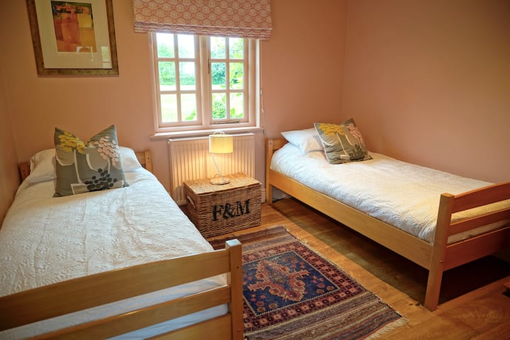 Twin bedroom