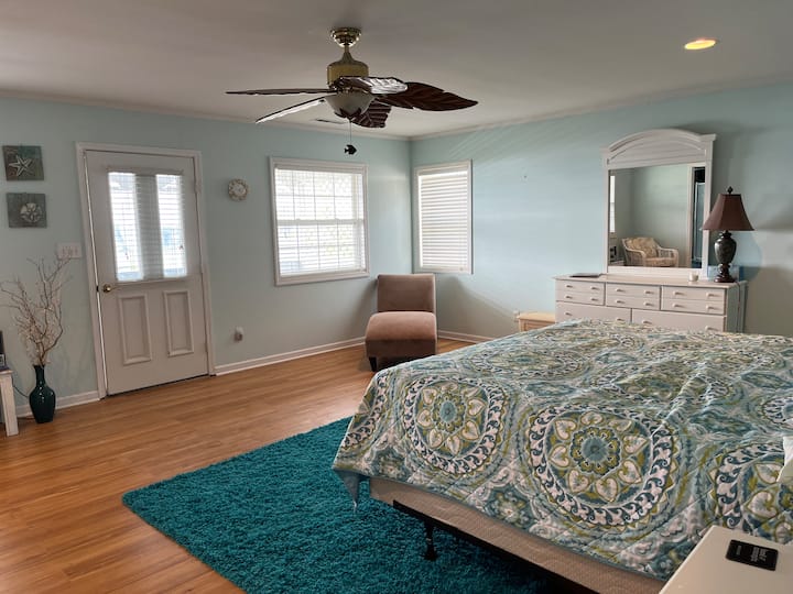 Primary bedroom 18x22