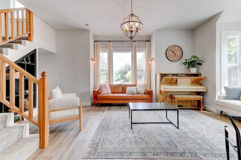 Wine Country Victorian | Walk to Tasting Rooms