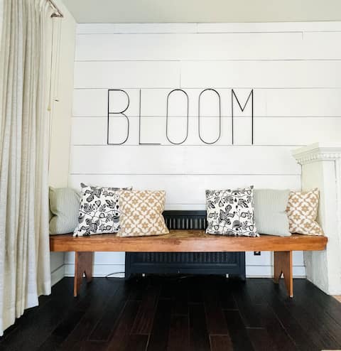 Popular Airbnb listing: Gorgeous downtown beauty! in Montrose