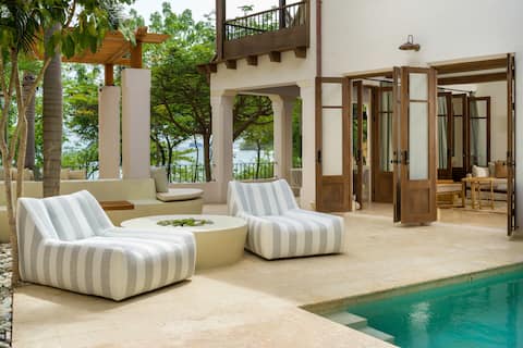 Oceanfront Villa, Pool & Beach Club - Casa Sirena