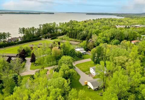 Shelburne Bayside Apartment