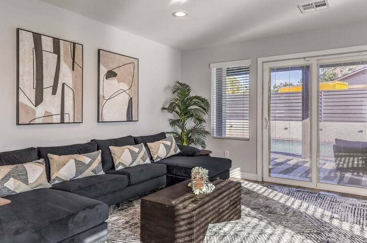 Elegant Villa 5BR, 4.5BA Pool/Hot Tub gallery image 3