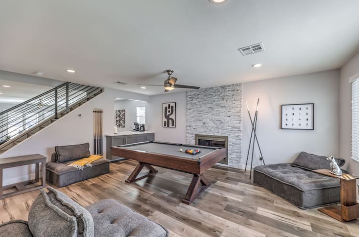 Elegant Villa 5BR, 4.5BA Pool/Hot Tub