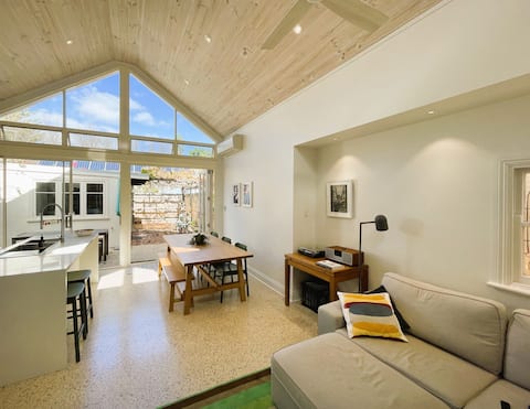 Top Airbnb: Renovated heritage beach cottage in Fremantle