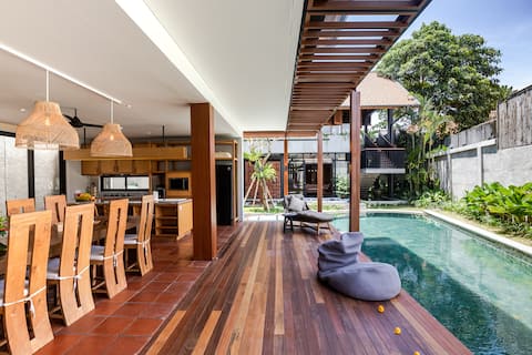 Luxury 5BR Villa w/ Kitchen and Pool