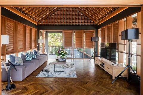 Luxury 5BR Villa w/ Kitchen pool Jacuzzi