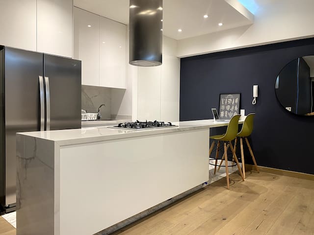 Condesa Luxury Stay: 360° View & Amenities