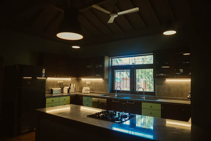 Full kitchen image 1