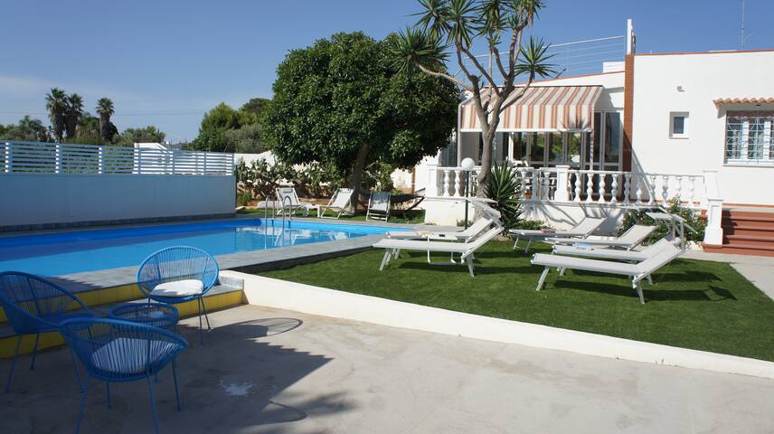 Villa Gina Relax con piscina solarium e tanto mare gallery image 5