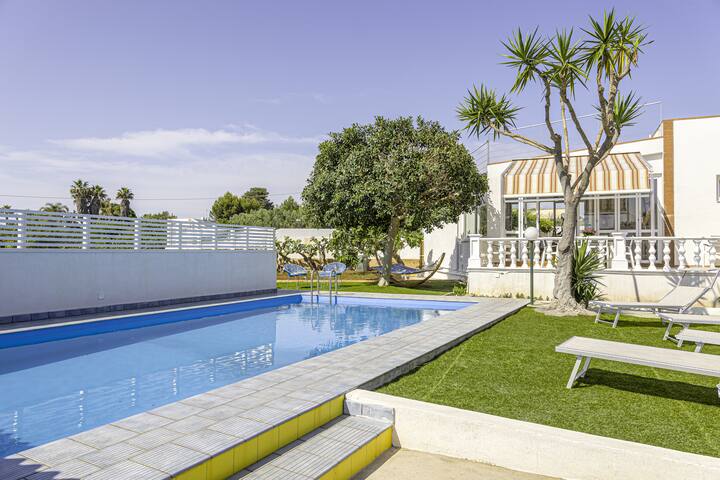 Villa Gina Relax con piscina solarium e tanto mare gallery image 2