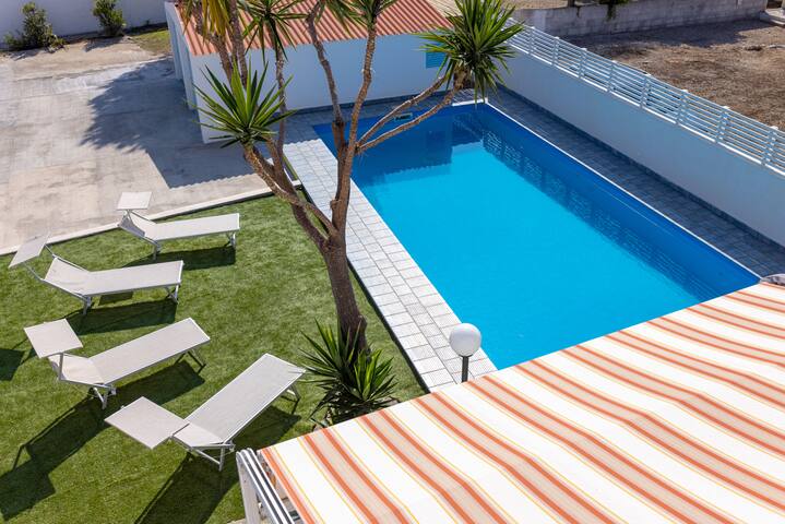 Villa Gina Relax con piscina solarium e tanto mare gallery image 4