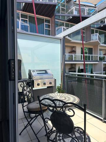 Boxwood IXL Lux – Hobart Waterfront gallery image 2