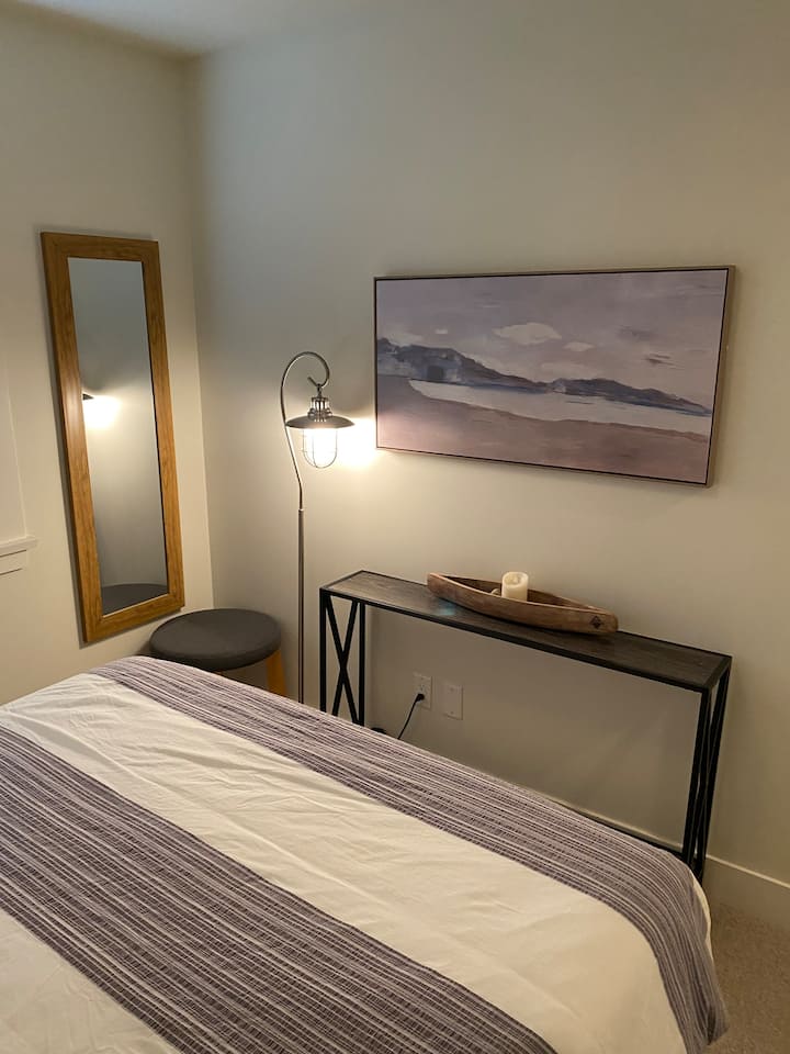 غرفة النوم الثانية - سرير بحجم كبير 