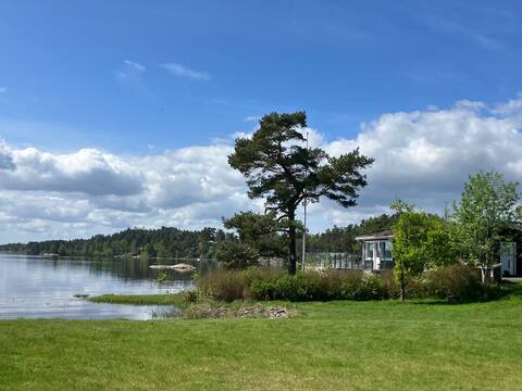 Living with private lakeside property incl. quarters