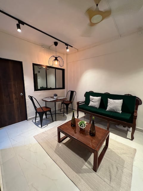 Rustic 2 Bedroom Cozy Apartment