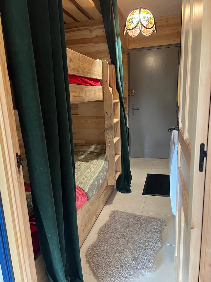 Ambienti i dhomës së gjumit