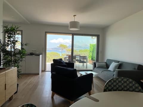 Successful Airbnb property: 2-bedroom apartment, 50 m from the beach, exceptional views in Calvi