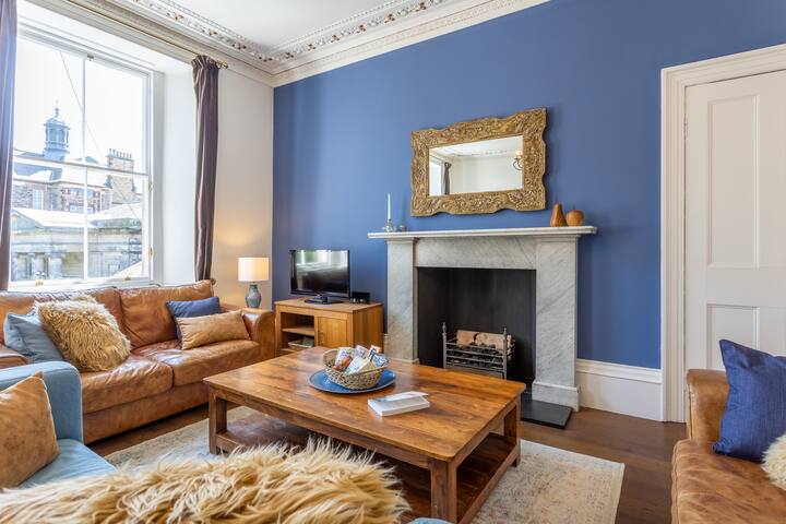 Stylish & Vibrant Retreat in Leith gallery image 2
