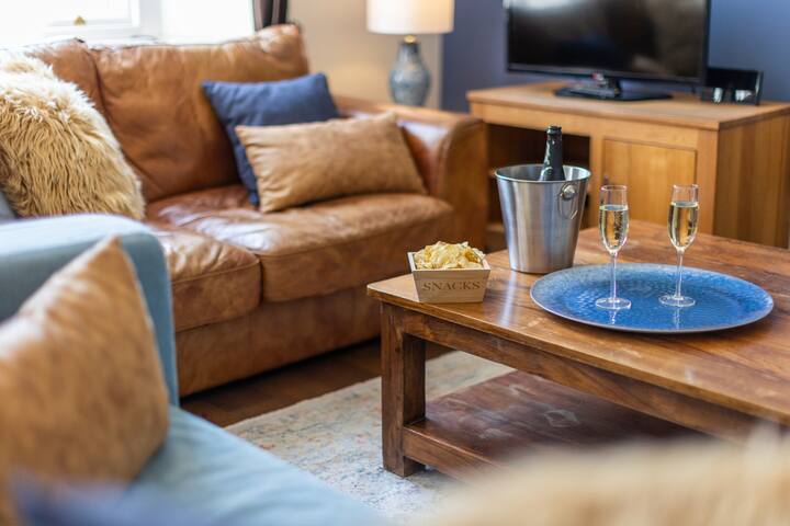 Stylish & Vibrant Retreat in Leith gallery image 5