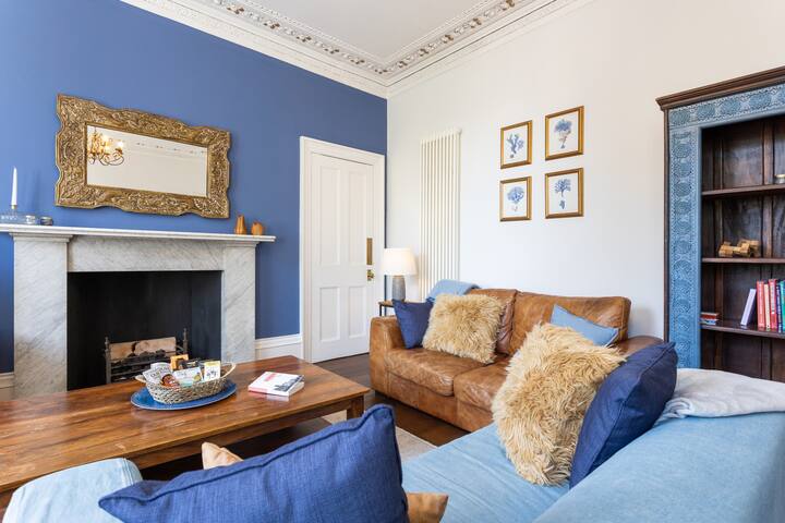 Stylish & Vibrant Retreat in Leith gallery image 3