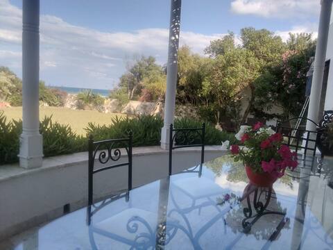 Villa spacieuse, bord de mer