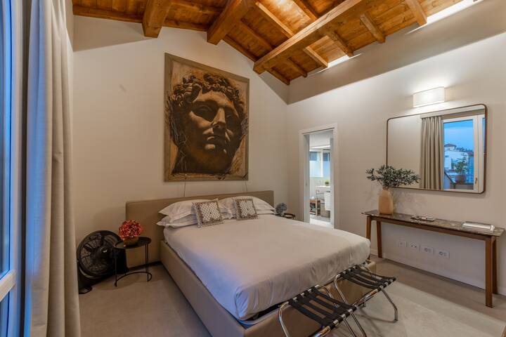 Luxury Apartment & Terraces – Medici Penthouse gallery image 4