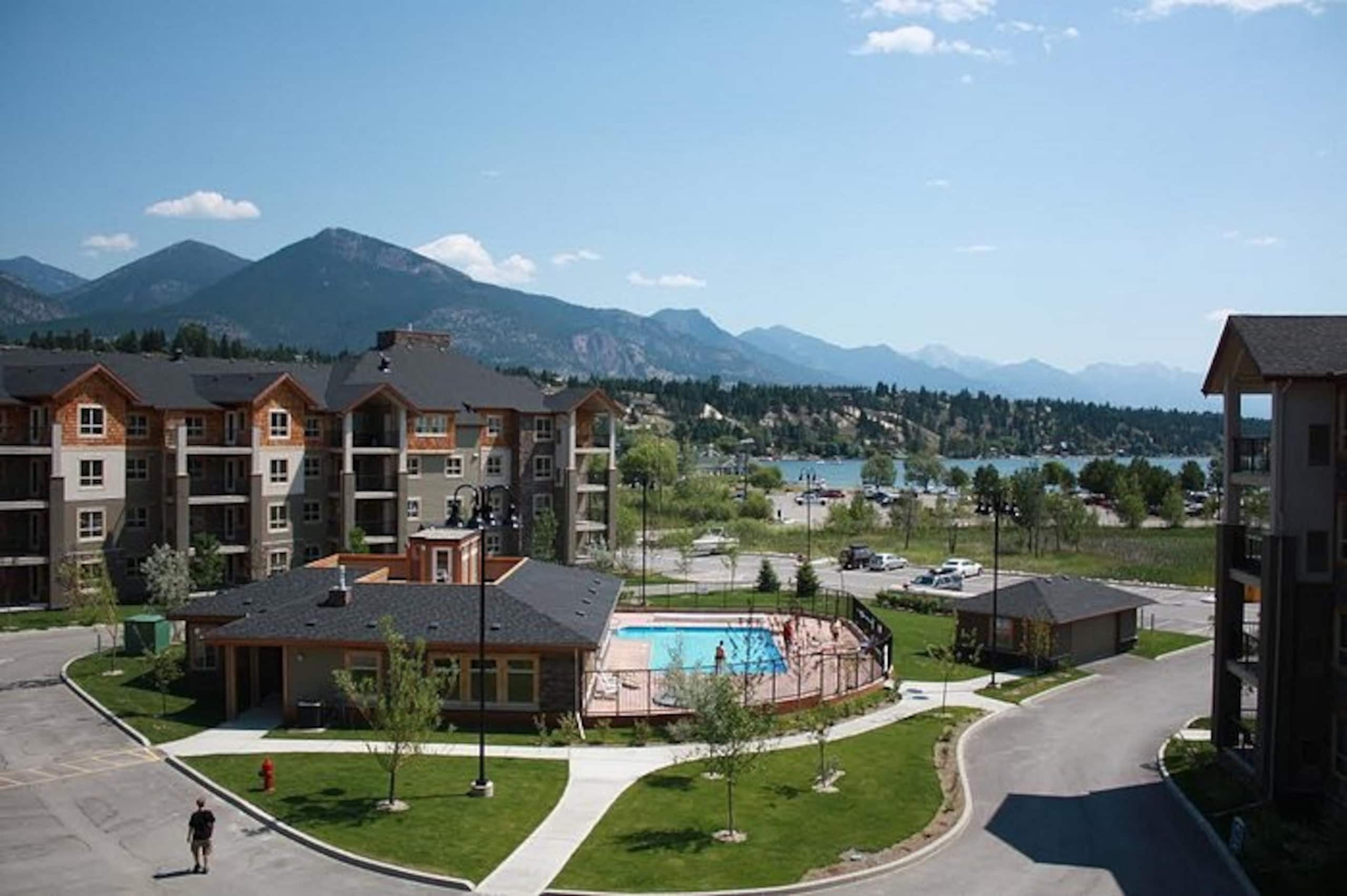 2 BDRM plus den | Near Lake | Beach 2mins away - Photo 7