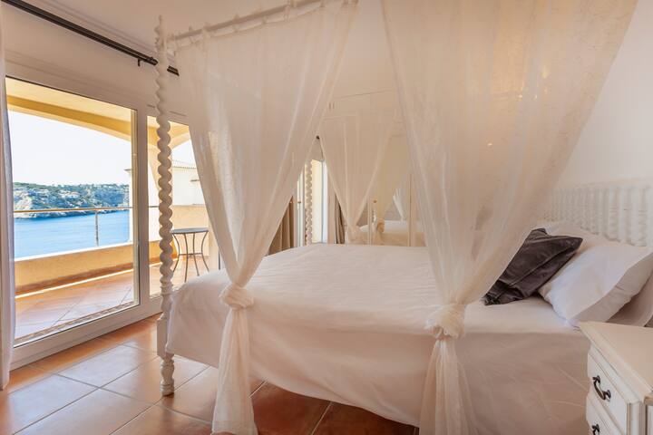 Ses Gavines in Cala Moragues gallery image 2