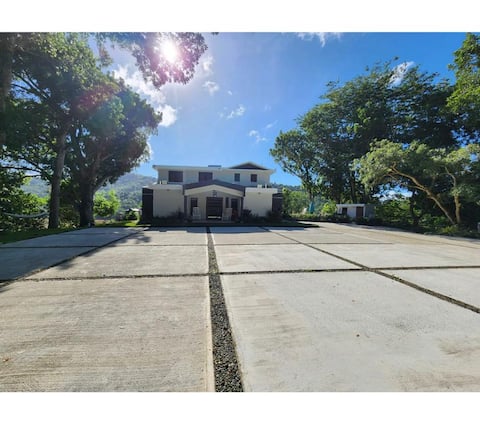 Popular Airbnb listing: Paraíso Lake View in Caguas