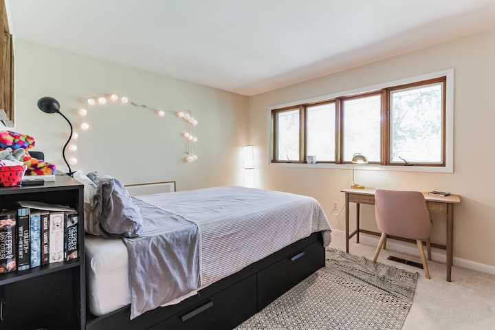 Chumba cha kulala cha pili karibu na cha msingi. 