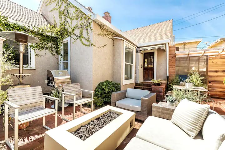 Chic Beach Bungalow 3 Blocks from the Sand