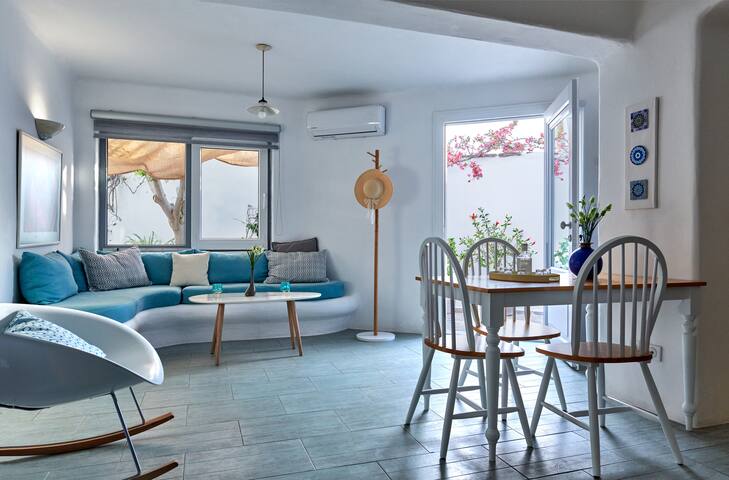 Yades House Naousa Paros gallery image 2