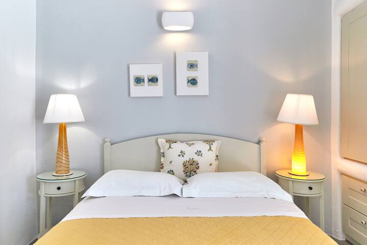 Yades House Naousa Paros gallery image 4