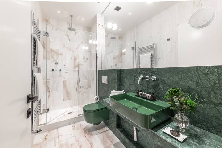 “A stone’s throw from Ponte Vecchio” gallery image 4