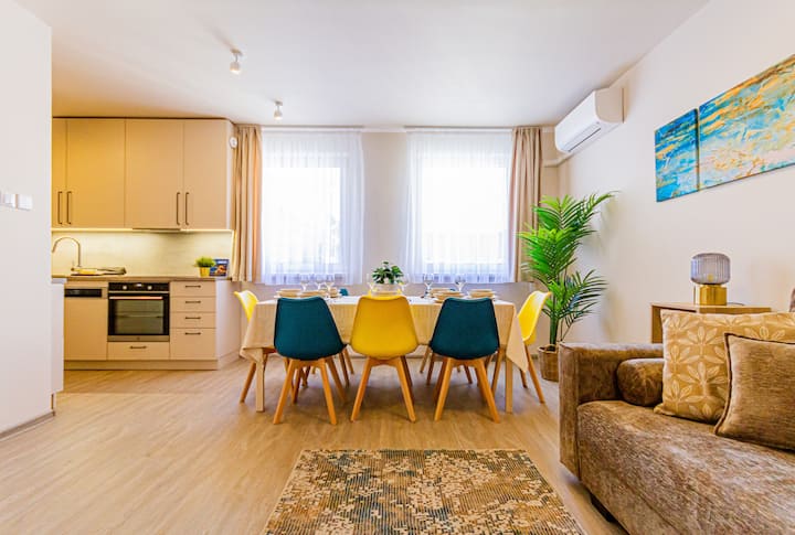 Central Bp | Free Parking | 3 Bedroom Apt+balcony - Budapest